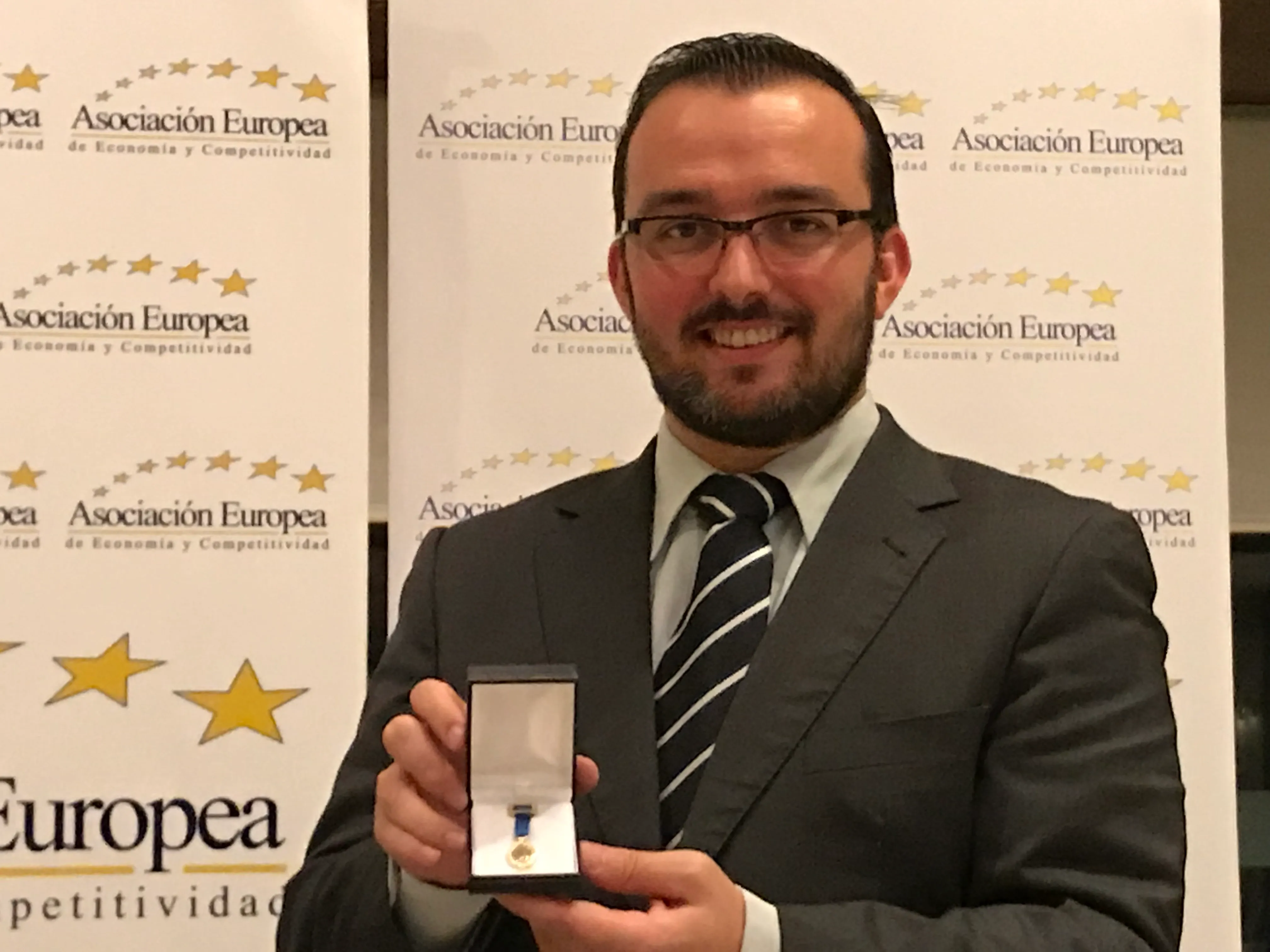 Cover for "European Medal for Merit in Work" to Vagalume Energia